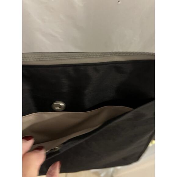 Baggallini Comrade Crossbody Shoulder Bag Black $68 MSRP - Picture 6 of 10